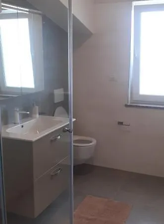 Valdebek With Pool Pula