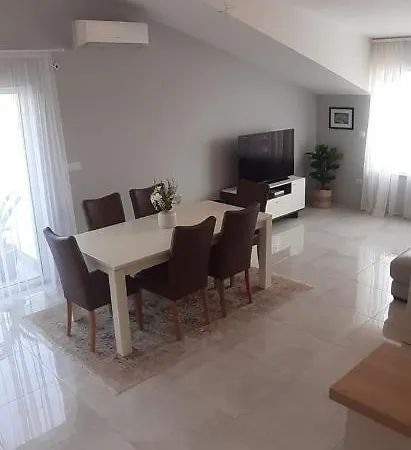 Valdebek With Pool Apartment