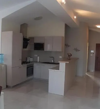 Valdebek With Pool Pula