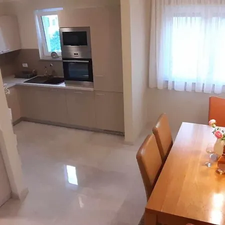 Valdebek With Pool Apartment Pula