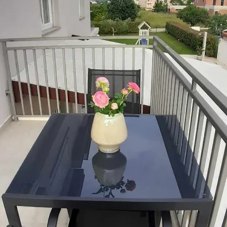 Valdebek With Pool Apartment *