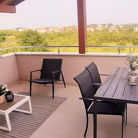 Valdebek With Pool Apartment Pula