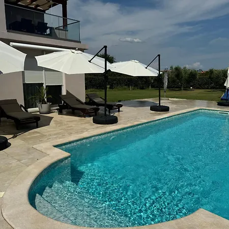 Valdebek With Pool Apartment *