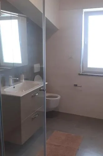 Valdebek With Pool פולה