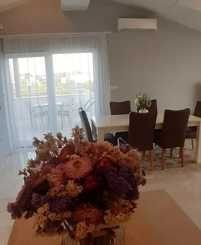 Valdebek With Pool פולה