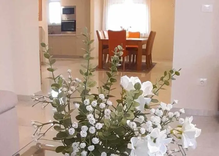 Valdebek With Pool * פולה