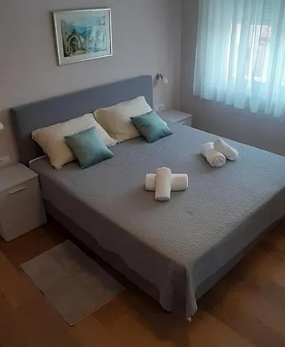 Valdebek With Pool * פולה