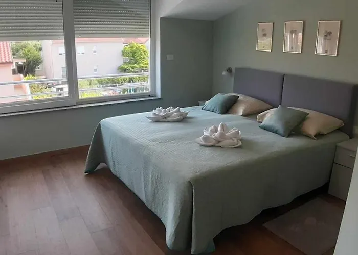 Valdebek With Pool דירה