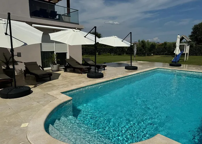 Valdebek With Pool דירה *