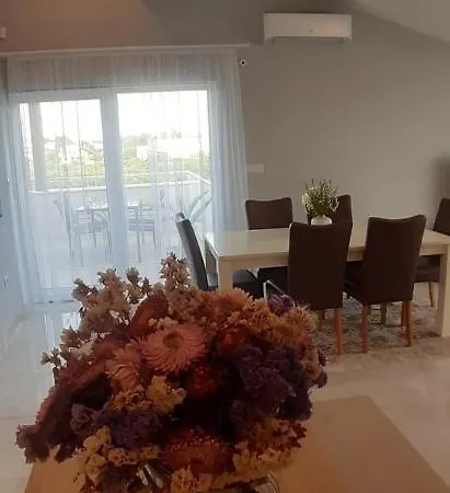 Valdebek With Pool Pula